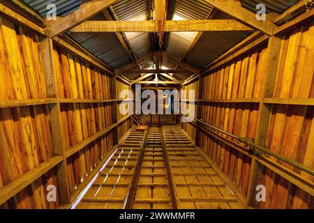 Tunnel minerario e binario ferroviario, Purbeck Mining Museum, Dorset, Inghilterra Foto Stock