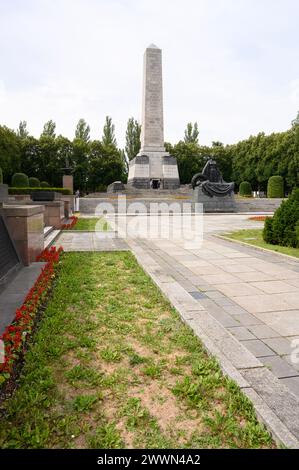 Berlino. Germania. Il Memoriale di guerra sovietico a Schönholzer Heide (Sowjetisches Ehrenmal in der Schönholzer Heide). Il cimitero è stato progettato da un gruppo Foto Stock