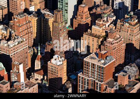 Vista aerea di New York City dei grattacieli a Murray Hill, nel centro di Manhattan al tramonto Foto Stock