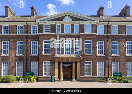 Edificio principale e reception presso il campus di Sutton Bonnington University of Nottingham University Sutton Bonnington Leicestershire Inghilterra Regno Unito GB Europa Foto Stock