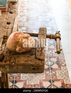 Testa in una morsa. Beirut, Libano. Foto Stock