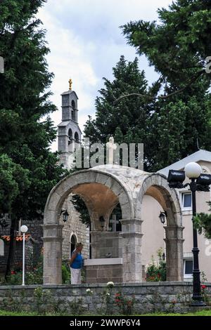 BECICI, MONTENEGRO - 12 SETTEMBRE 2013: È la Chiesa di San Tommaso Apostolo, situato in un luogo tranquillo e pittoresco del Monteneg Foto Stock