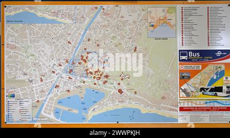 Mappa dei visitatori di Malaga, Spagna con luoghi di interesse e percorso in autobus dall'aeroporto Foto Stock