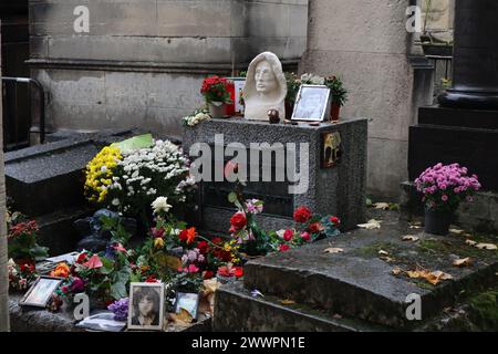 Tomba/tomba di Jim Morrison, cantante principale delle porte a Parigi, Francia, cimitero di Père-Lachaise Foto Stock