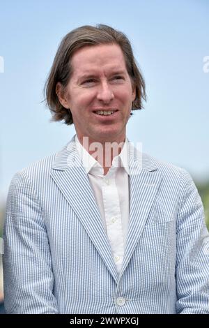 Il regista Wes Anderson posa durante la chiamata fotografica del film “Asteroid City” in occasione del Festival di Cannes il 24 maggio 2023 Foto Stock