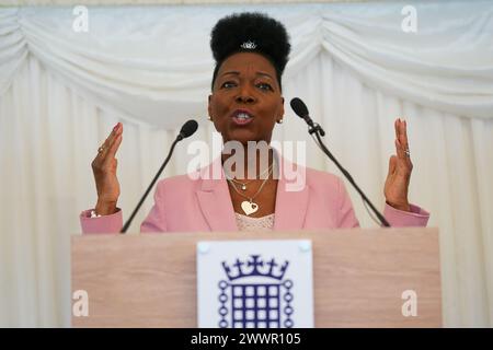 La baronessa Floella Benjamin parla del lancio del sondaggio Big Ambition, al Terrace Pavilion, House of Commons, Londra. Data foto: Lunedì 25 marzo 2024. Foto Stock