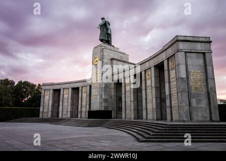 BERLINO, GERMANIA - 6 AGOSTO 2016: Memoriale sovietico della seconda guerra mondiale a Berlino, Germania Foto Stock