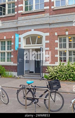 Amsterdam, Paesi Bassi - 16 maggio 2018: Ingresso al National Holocaust Museum Building in Plantage Middenlaan Street. Foto Stock