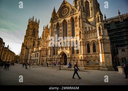 York Minster York England March 2024 York Minster, formalmente "Cathedral and MetroPolitical Church of Saint Peter in York", è una cattedrale anglicana Foto Stock