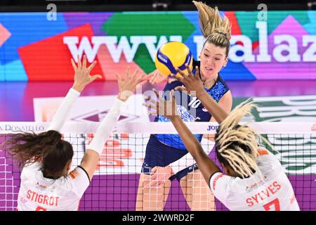 Firenze, Italia. 24 marzo 2024. Kendall Kipp de il Bisonte Firenze durante il Bisonte Firenze vs Cuneo Granda Volley, pallavolo italiano di serie A1 femminile a Firenze, Italia, 24 marzo 2024 crediti: Agenzia fotografica indipendente/Alamy Live News Foto Stock