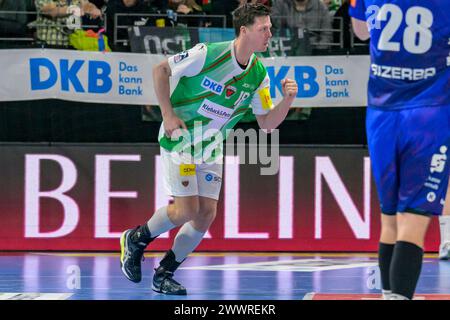 Hans Lindberg (Fuechse Berlin #18), Jubelt zur Bank, Tor, Treffer, Jubel, Torjubel, Freude, Begeisterung, Fuechse Berlin vs HBW Balingen-Weilstetten, Foto Stock