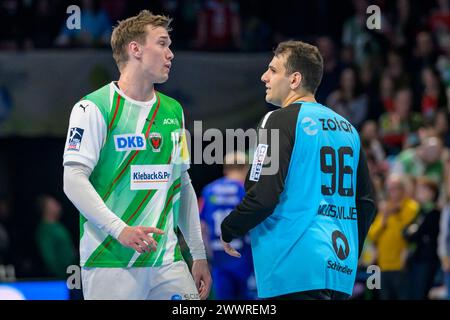 V.l. Lasse Andersson (Fuechse Berlin #11), Dejan Milosavljev (Fuechse Berlin #96), Freude, Begeisterung, Fuechse Berlin vs HBW Balingen-Weilstetten, Foto Stock