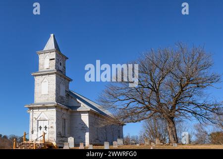 Mosheim, Tennessee, Stati Uniti d'America - 7 febbraio 2024 la Blue Springs Church è la terza chiesa a sedersi su questo argomento nel 1811 Foto Stock