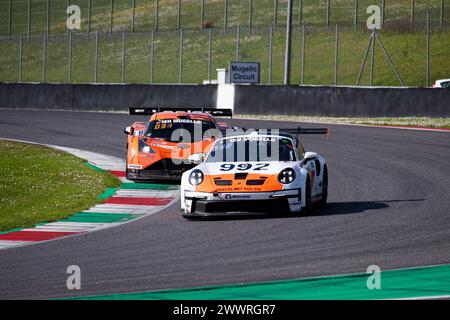 Circuito del Mugello, Italia 24/03/2024 - 12h Mugello, serie 24H. Gara parte 2. PILOTA in azione su pista. Foto: Fabio Pagani/Alamy Live News Foto Stock