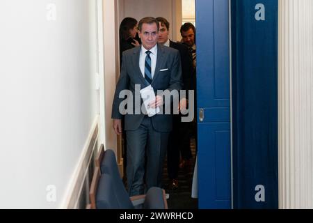 Washington, Stati Uniti. 25 marzo 2024. John Kirby, consigliere per le comunicazioni sulla sicurezza nazionale della Casa Bianca, partecipa al briefing giornaliero alla Casa Bianca di Washington, DC, 25 marzo 2024 Credit: Chris Kleponis/Pool via CNP Credit: Abaca Press/Alamy Live News Foto Stock