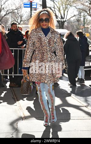 Melanie Brown arriva al The View agli ABC Studios il 25 marzo 2024 a New York. Foto Stock