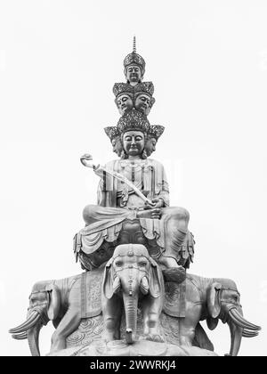 Buddha d'oro sulla cima del Monte Emei, Emeishan, Sichuan, Cina, immagine in bianco e nero Foto Stock