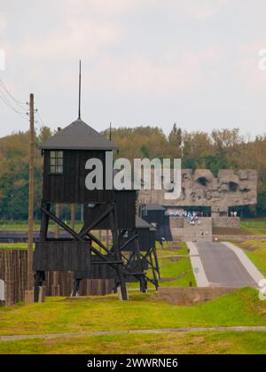 Torri di guardia nel campo di concentramento di Majdanek, Lublino, Polonia Foto Stock