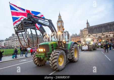 Londra, Inghilterra, Regno Unito. 25 marzo 2024. Gli agricoltori britannici organizzano la protesta dei trattori a Westminster. Crediti: ZUMA Press, Inc./Alamy Live News Foto Stock