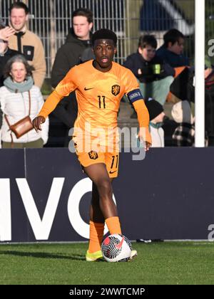 ASSEN - Isaac Babadi Holland U19 durante la partita di qualificazione al Campionato europeo nel gruppo 2 d'élite tra Paesi Bassi O19 e Francia O19 allo Sportpark Marsdijk il 23 marzo 2024 ad Assen, Paesi Bassi. ANP | Hollandse Hoogte | GERRIT VAN COLOGNE Foto Stock