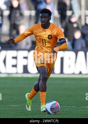 ASSEN - Isaac Babadi Holland U19 durante la partita di qualificazione al Campionato europeo nel gruppo 2 d'élite tra Paesi Bassi O19 e Francia O19 allo Sportpark Marsdijk il 23 marzo 2024 ad Assen, Paesi Bassi. ANP | Hollandse Hoogte | GERRIT VAN COLOGNE Foto Stock