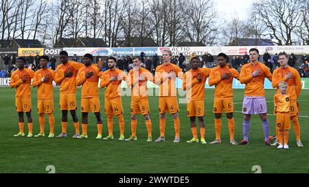 ASSEN - (l-r) Isaac Babadi Holland U19, Jaden Fernando Slory Holland U19, Ezechiel Banzuzi Holland U19, Emmanuel van de Blaak Holland U19, Oualid Agougil Holland U19, Tygo Land Holland U19, Thijmen Blokzijl Holland U19, Givairo Read Holland U19, Silvano Vos Holland U19, Holland U19, Holland U19, Holland U19, Holland U19, Holland U19 Julian Rijkhoff Holland U19 durante la partita di qualificazione al Campionato europeo nel gruppo 2 d'élite tra Paesi Bassi O19 e Francia O19 allo Sportpark Marsdijk il 23 marzo 2024 ad Assen, Paesi Bassi. ANP | Hollandse Hoogte | GERRIT VAN COLOGNE Foto Stock