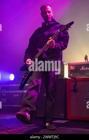 Londra, Regno Unito. 25 marzo 2024. Il chitarrista Alex Rosamilia della rock band americana The Gaslight Anthem si esibisce la prima di tre notti al Roundhouse come parte del loro "History Books" Tour. Credito: Justin ng/Alamy Live News Foto Stock