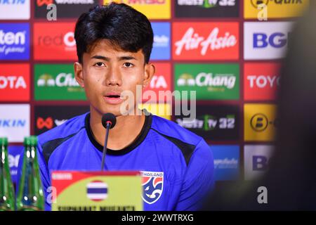 Bangkok, Thailandia. 25 marzo 2024. Suphanat Mueanta della Thailandia visto durante la conferenza stampa pre-partita al Rajamangala Stadium di Bangkok (foto di Amphol Thongmueangluang/SOPA Images/Sipa USA) credito: SIPA USA/Alamy Live News Foto Stock