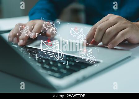 Notifica posta in arrivo di avviso nei computer portatili e nei concetti digitali avvisi e informazioni di truffa e reti. Sicurezza Internet online Foto Stock