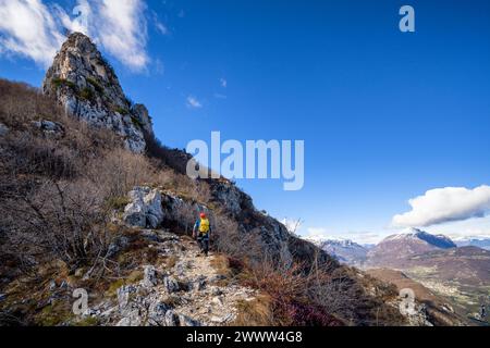 Sulla via Ferrata dell'amicizia nei pressi di Riva del Garda, Italia Foto Stock