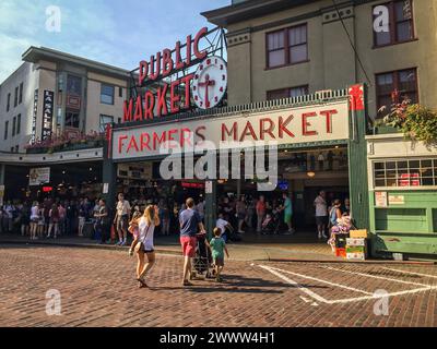 Pike Place Market, il mercato agricolo originale di Seattle a Seattle, nello stato di Washington, Stati Uniti Foto Stock