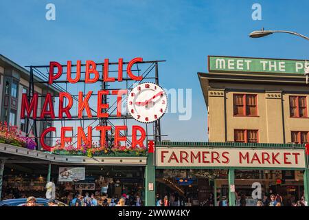 Pike Place Market, il mercato agricolo originale di Seattle a Seattle, nello stato di Washington, Stati Uniti Foto Stock