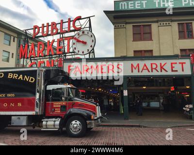 Pike Place Market, il mercato agricolo originale di Seattle a Seattle, nello stato di Washington, Stati Uniti Foto Stock