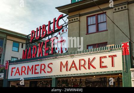 Pike Place Market, il mercato agricolo originale di Seattle a Seattle, nello stato di Washington, Stati Uniti Foto Stock