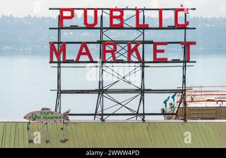 Pike Place Market, il mercato agricolo originale di Seattle a Seattle, nello stato di Washington, Stati Uniti Foto Stock