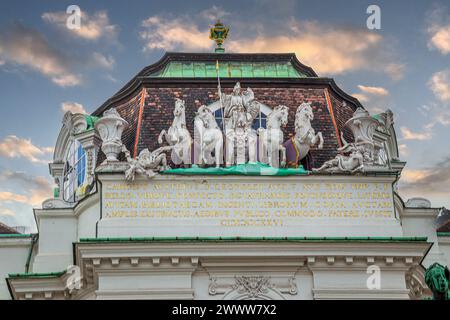 Il frontespizio della Biblioteca Nazionale austriaca (tedesco: Österreichische Nationalbibliothek), la più grande biblioteca in Austria, con più di 12 mulini Foto Stock