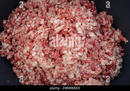 carne macinata finemente, preparata per fare salsicce, dettagli ravvicinati Foto Stock