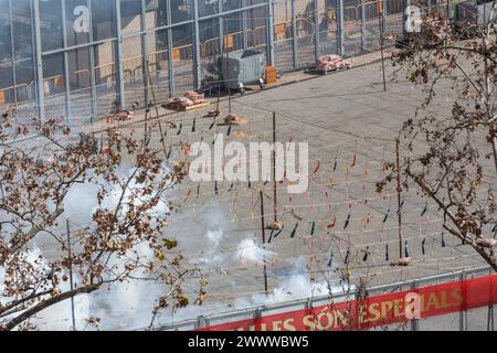 Mascleta a Valencia, durante Las Fallas, mostra firecrackers Foto Stock