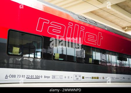 Tour ÖBB delle Ferrovie federali austriache "Railjet della nuova generazione", venerdì 22 marzo 2024, a Vienna, Austria. , . Credito: APA-defacto Datenbank und ContentManagement GmbH/Alamy Live News Foto Stock