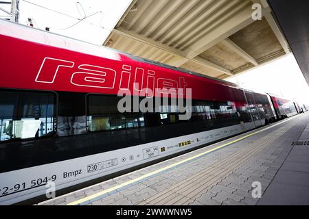 Tour ÖBB delle Ferrovie federali austriache "Railjet della nuova generazione", venerdì 22 marzo 2024, a Vienna, Austria. , . Credito: APA-defacto Datenbank und ContentManagement GmbH/Alamy Live News Foto Stock