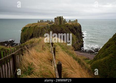 Castello di Dunnottar, un castello medievale in rovina sulla costa nord-orientale della Scozia Foto Stock