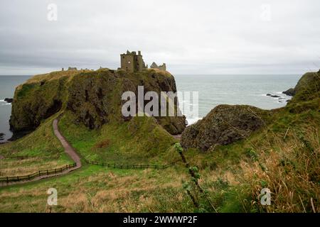 Castello di Dunnottar, un castello medievale in rovina sulla costa nord-orientale della Scozia Foto Stock