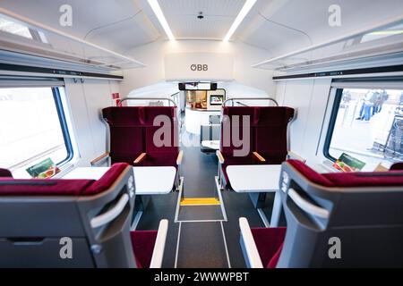 Tour ÖBB delle Ferrovie federali austriache "Railjet della nuova generazione", venerdì 22 marzo 2024, a Vienna, Austria. , . Credito: APA-defacto Datenbank und ContentManagement GmbH/Alamy Live News Foto Stock