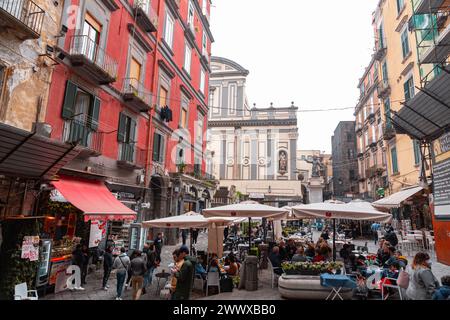 Napoli - 9 aprile 2022: San Paolo maggiore è una basilica di Napoli, Italia meridionale, e luogo di sepoltura di Gaetano Thiene. Foto Stock