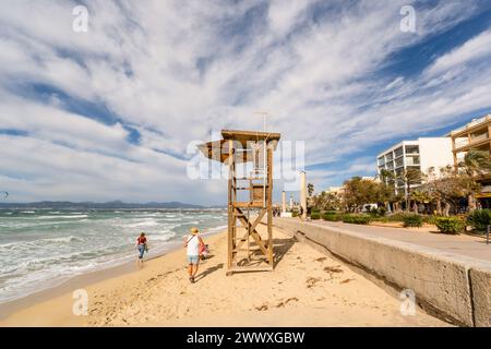 Torre bagnino a Platja de Palma, Maiorca, Spagna, Europa Foto Stock