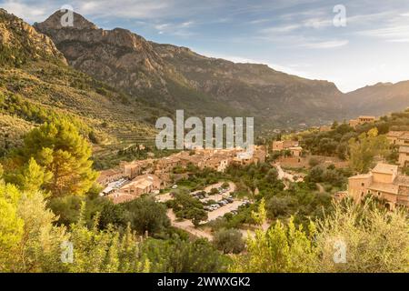 Splendida vista di Casc Antico Fornalutx, Maiorca, Spagna, Europa Foto Stock