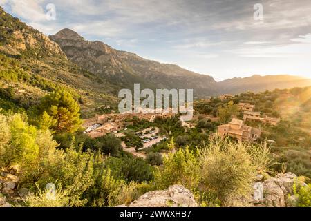 Splendida vista di Casc Antico Fornalutx, Maiorca, Spagna, Europa Foto Stock