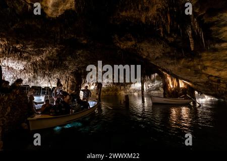 Maiorca, Spagna - 2 novembre 2023: Foto incredibili delle grotte di Drach Foto Stock