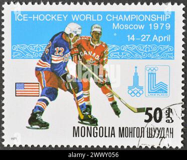 Francobollo cancellato stampato dalla Mongolia, che promuove il World Ice Hockey Championship, Mosca, 1979, circa 1979. Foto Stock