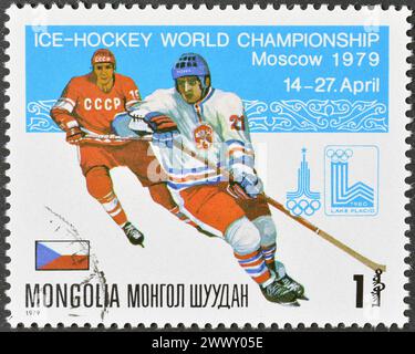 Francobollo cancellato stampato dalla Mongolia, che promuove il World Ice Hockey Championship, Mosca, 1979, circa 1979. Foto Stock